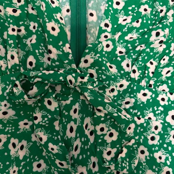 *NWOT* ASOS DESIGN - tie front midi tea dress in green based floral print - Picture 8 of 8